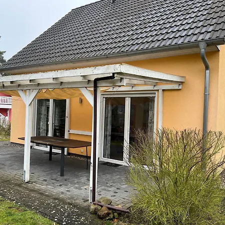 Unter Den Kiefern 99 *
