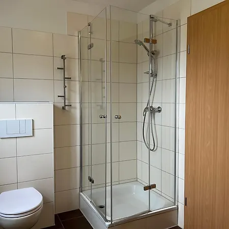 Unter Den Kiefern 99 *